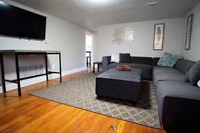 Charming Bungalow Next to UNC - Free Cruiser Bikes!