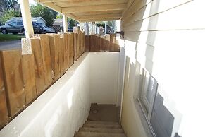 Charming Bungalow Next to UNC - Free Cruiser Bikes!