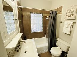 Stunning Bungalow Next to Unc - Free Cruiser Bikes!