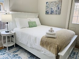 Stunning Bungalow Next to Unc - Free Cruiser Bikes!