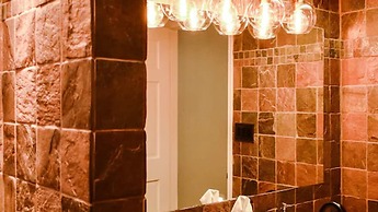 4-bdrm Vacation Dream Home W/backyard Paradise!