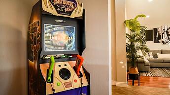 4-bdrm Vacation Dream Home W/backyard Paradise!