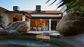 4-bdrm Vacation Dream Home W/backyard Paradise!