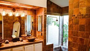 4-bdrm Vacation Dream Home W/backyard Paradise!