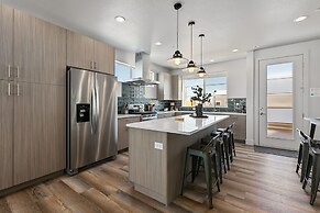 938 Jerome St Unit 3