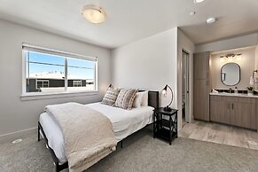 938 Jerome St Unit 3