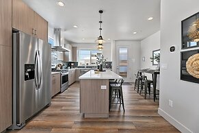 938 Jerome St Unit 3