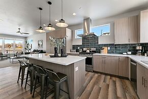 938 Jerome St Unit 3