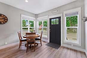 Cozy Chic Home in Downtown Loveland!