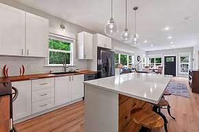 Cozy Chic Home in Downtown Loveland!