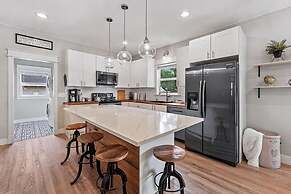 Cozy Chic Home in Downtown Loveland!