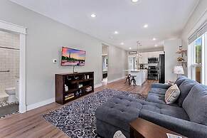 Cozy Chic Home in Downtown Loveland!