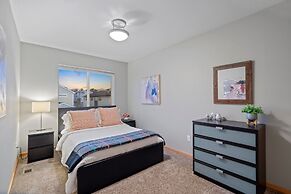 Sleek Home Near Old Town W/ Rftp Hot Tub & Mtn Views