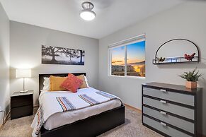 Sleek Home Near Old Town W/ Rftp Hot Tub & Mtn Views