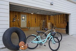 Sleek Home Near Old Town W/ Rftp Hot Tub & Mtn Views