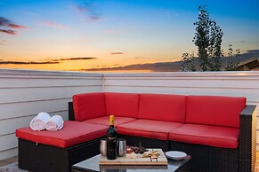 Sleek Home Near Old Town W/ Rftp Hot Tub & Mtn Views