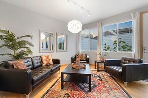 Sleek Home Near Old Town W/ Rftp Hot Tub & Mtn Views