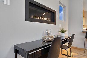 Sleek Home Near Old Town W/ Rftp Hot Tub & Mtn Views