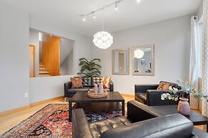 Sleek Home Near Old Town W/ Rftp Hot Tub & Mtn Views