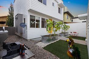 Sleek Home Near Old Town W/ Rftp Hot Tub & Mtn Views