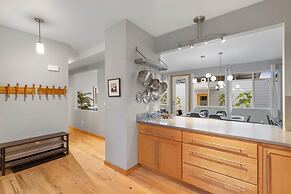 Sleek Home Near Old Town W/ Rftp Hot Tub & Mtn Views