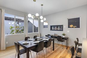 Sleek Home Near Old Town W/ Rftp Hot Tub & Mtn Views