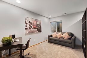 Sleek Home Near Old Town W/ Rftp Hot Tub & Mtn Views