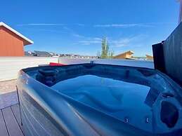 Sleek Home Near Old Town W/ Rftp Hot Tub & Mtn Views