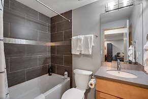 Sleek Home Near Old Town W/ Rftp Hot Tub & Mtn Views