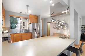 Sleek Home Near Old Town W/ Rftp Hot Tub & Mtn Views