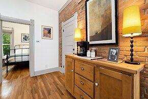 Lola House! Cozy Comfort, Prime Old Town Location