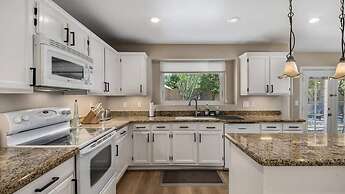 North Phoenix 4 Bdrm Vacation Home W/pool & Games!