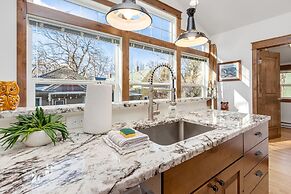 The Beautiful Bear’s Den! Walk to Old Town & CSU!