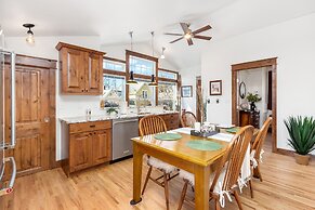 The Beautiful Bear’s Den! Walk to Old Town & CSU!