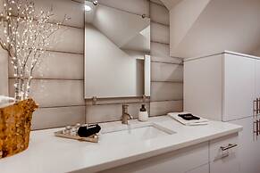 Old Town Swank - Brand New to Brewery District!