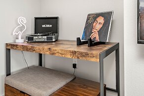 Old Town Swank - Brand New to Brewery District!