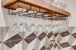 Old Town Swank - Brand New to Brewery District!