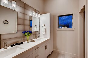 Old Town Swank - Brand New to Brewery District!