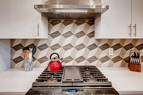 Old Town Swank - Brand New to Brewery District!