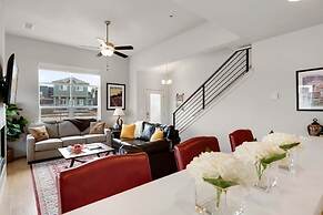 Modern Townhome Steps From the Brewery District!
