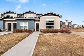 Modern Townhome Steps From the Brewery District!