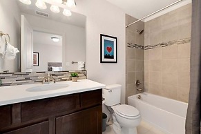 Modern Townhome Steps From the Brewery District!