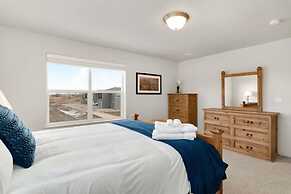 Modern Townhome Steps From the Brewery District!