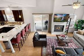 Modern Townhome Steps From the Brewery District!