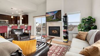 Modern Townhome Steps From the Brewery District!