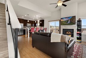 Modern Townhome Steps From the Brewery District!