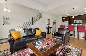 Modern Townhome Steps From the Brewery District!