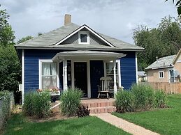 The Cottage! Chic Bungalow Near Old Town Square!
