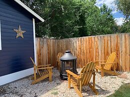 The Cottage! Chic Bungalow Near Old Town Square!