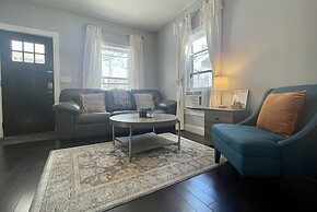 The Cottage! Chic Bungalow Near Old Town Square!